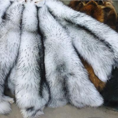 China Good eco-friendly real raw natural color dyed raccoon fur skin white dish eco-friendly wholesale for sale