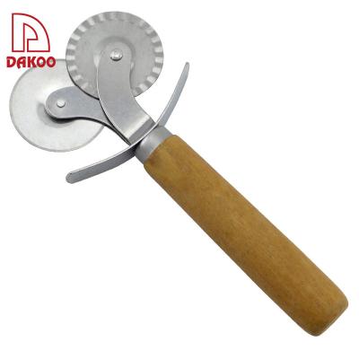 China Household Baking Cake Tool Double Roller Pizza Wheel Knife With Wood Handle à venda