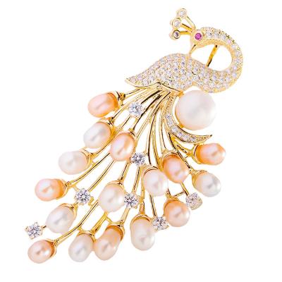 China Jewelry Decoration ZHIWEI new full of zirconia pearl peacock exquisite handmade jewelry brooch clothing accessories for sale