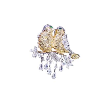 China Jewelry Decoration ZHIWEI micro-set zirconia pin love birds brooch fashion temperament suit pin holiday gift jewelry for sale