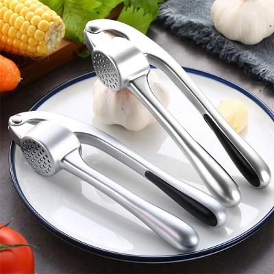 China Viable Kitchen Accessories Manual Garlic Press 2 in 1 Ginger Chopper Zinc Alloy Garlic Press Crusher with Handle for sale