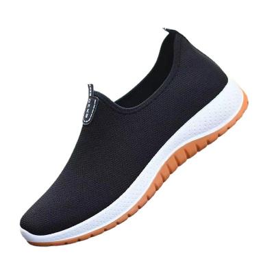 China Leisure sports 2021 spring and autumn single shoe upper low foot fashion casual women's sports flat shoes running shoes for the elderly for sale