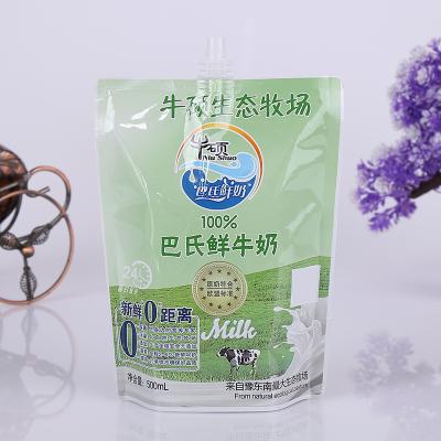 China Eco-Friendly Recycled Materials Spout Pouches Packaging Milk Bags Bolsillo rociado rociado die cut liquid packaging holder up pouch for sale