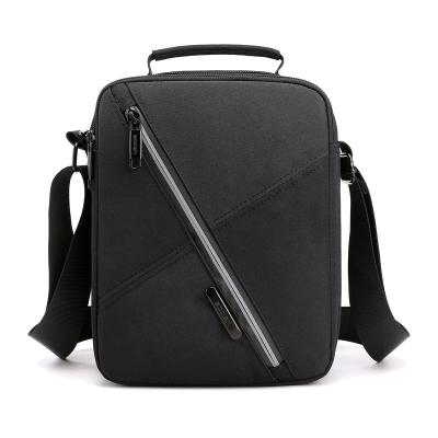 China Waterproof Lightweight Nylon Messenger Bag Travel Sling Casual Business Men Cross - Body Bag For Men for sale