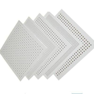 China 5/15q Placa de yeso para techo impermeable perforada acústica de absorción de sonido en venta