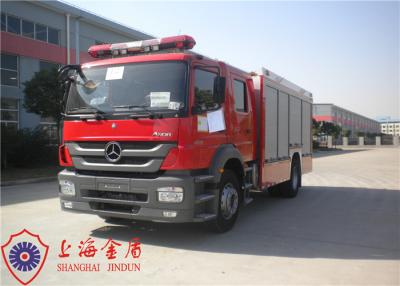 China Benz Chassis Sechs Sitze Foam Fire Truck Radstand 4500 mm mit Klimaanlage zu verkaufen