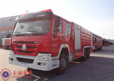 Chine 6x4 véhicules de lutte contre l'incendie d'offre de mousse de transmission manuelle de sièges du lecteur six à vendre