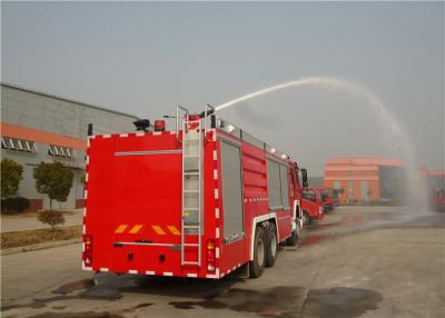 China Vier Fahrgestelle des Tür-Fahrerhaus-Schaum-Löschfahrzeug-HOWO Viertakt-Intercooled-Maschine zu verkaufen