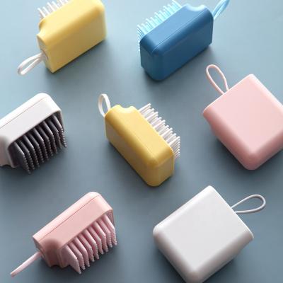 China Sustainable Wholesale Relipet Amazon Soft Pet Shower New TPR Sweep Pet Bath Massage Brush For Dog And Cat for sale