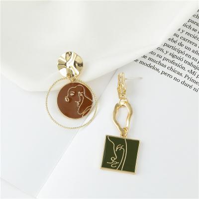 China Fashion vintage high quality gold plated dangle earrings personalized women asymmetry alloy earrings for sale