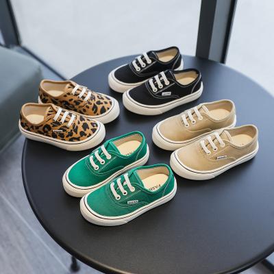 China Korean soft single parent-child canvas shoes boys and girls cloth shoes children's shoes new flat spring children's shoes small for sale