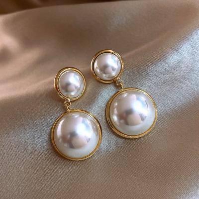 China Fast Delivery Circular Japanese New Hot Selling Geometric Imitation Pearl and Korean Fashion Dangle Earrings for sale