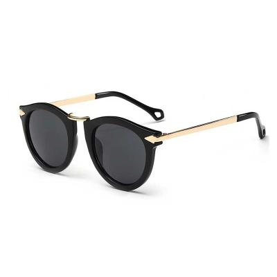 China Arrow High Quality Goods Using Arrow Sunglasses Women 2021 90s Bling Sunglasses for sale