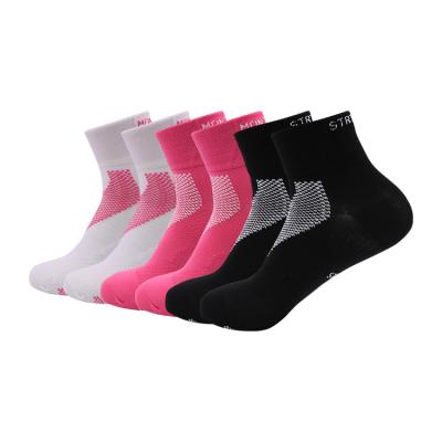 China Size 9-11 Breathable Logo Printed With Logo Men Football Sports Mens White Quarter Socks High Quality Custom Made for sale