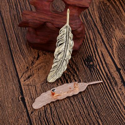 China Europe/USA Suit Men's Accessories Hard Enamel Lapel Pin Men's Feather Pin Badge Custom Metal Alloy Lapel Pin for sale