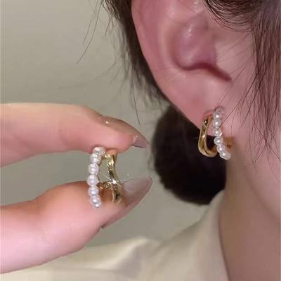 China Durable 925 Needle Wave Earrings Silver C-shaped Stud Earrings Double Pearl Set Korean Luxury Wome Net Red Design Light Earrings for sale