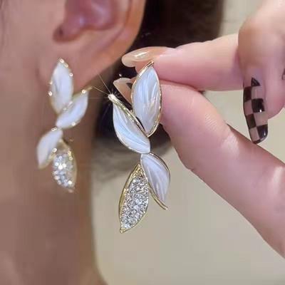 China Newest Fashion Original Design Stud Letter Circle Earrings Women Goods 2022 Trendy Jewelry Earrings for sale