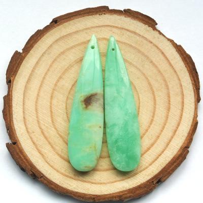 China Durable Chrysoprase Rough Hand Carved Earrings Gem Polished Semi Precious Gemstone Mineral 46x11x5mm 8.5g for sale