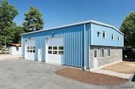 China Sterkte staalstructuur Warmgewalst staalvorming Prefab auto verpakking Garage Schuur Shelter Te koop