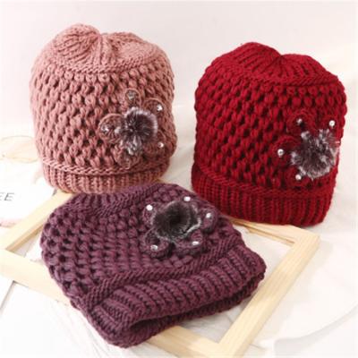 China 2019 Fashion JOINT MOTHER MUSHROOM Older Lady Winter Outdoor Warm Wool Knit Beanie Hats With Flower Pattern for sale