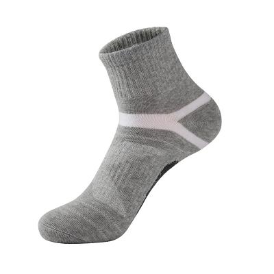 China New Sporty Spring Men's Knocks Outdoor Climbing Sports Basketball Knocks Out Deodorant Cotton Socks Men's Socks for sale