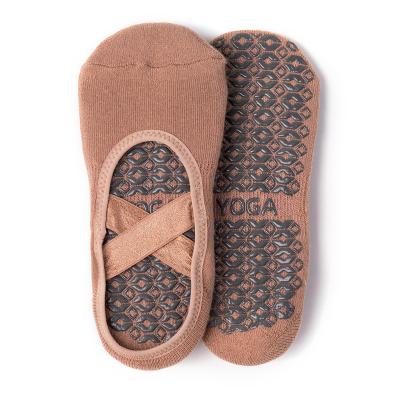 China Cheap comfortable leopard woman man non slip strap non slip custom yoga sock men anti long handle bamboo air sock for sale