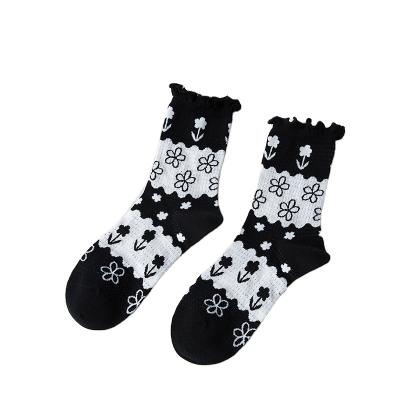 China Women Girl Tube Socks Soft White Black Cute Sporty Girl Socks Lightweight Breathable Socks for sale