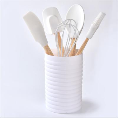 China Viable Silicone Tool Kit Silicone Beater Handle Silicone Cream Scraper Oil Brush Baking Wooden Cake Making Tool for sale