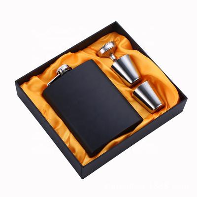 China Minimalist Amazon Hit Whiskey Flasks For Men Hip Flask Gift Set 304 18/8 Stainless Steel Flask With Two Short Glasses for sale