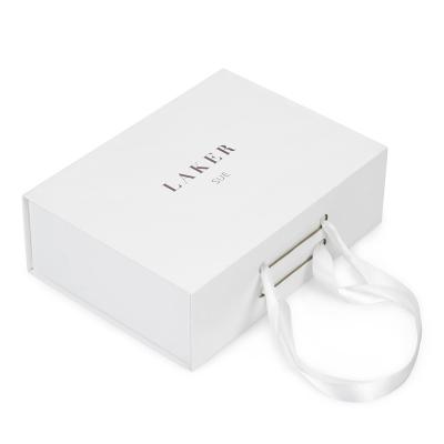 China Recyclable White Foldable Magnetic Rigid Paper Packaging Box With Ribbon Handle Large Size Gift Box For Handbag for sale