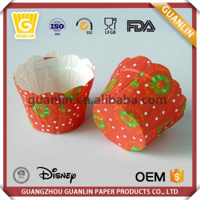 China Sophisticated Technology Disposable 110gsm Colorful PET Coated Lace Roll Scalloped Baking Cup for sale