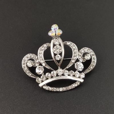 China Luxury Hot Selling Luxury Crystal Pearl Crown Brooch Pin Gold Plated Fits Shirt Rhinestone Crown Brooch For Clothing Accessories for sale