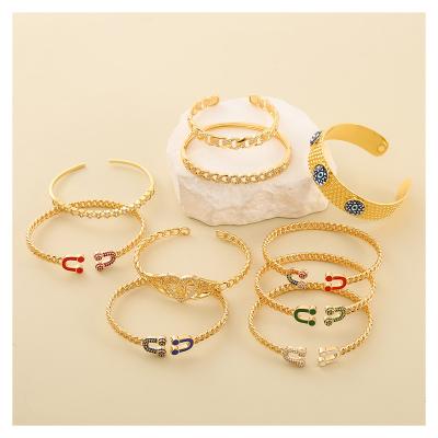 China Romantic Hengyu Wholesale Original Simple Evil Eye Bracelet Gift U Shaped Bracelet Heart Rhinestone Bracelet For Women for sale