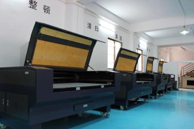 China Automatic fabric feeding laser cutter machine with electronic double co2 laser heads for sale