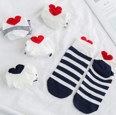 China Beautiful Sustainable Fashionable Soft Boat Socks Heelpiece Love Heart Socks for sale