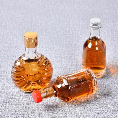 China Kitchen Storage 30ml Whiskey Glass Mini Wine Bottle Wedding Favors for sale