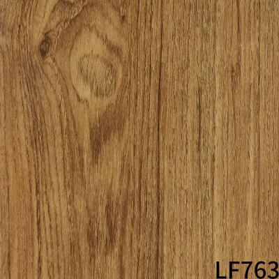 China Las hojas de revestimiento de plástico de grano de madera laminado de PVC para pared en venta