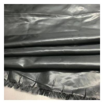 China Customizable Color Oil Tear-Resistant Surface Calendering 300T Polyester Taffeta Fabric For Curtain for sale