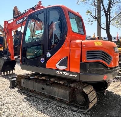 China 7420kg 7ton Gebruikte Doosan Mini Digger Dx75 Tweedehanden graafmachine Te koop