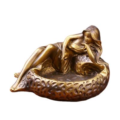 China Creative Home Furnishings Durable Luxury Customization Ashtrays Beauty Eco-Friendly Decoration And Beast Ashtrays Resin Crafts for sale