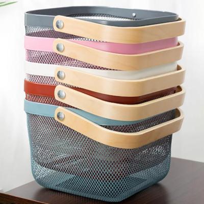 China Fashionable Wire Mesh Baskets Organizer Basket Storage Barbed Wire Basket Metal Cube With Wooden Handle for sale