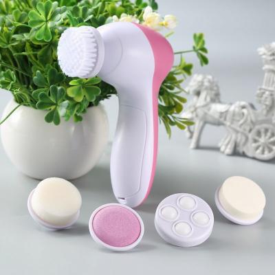 China DEEP CLEANSING 5 in 1 Face Beauty Products Electric Facial Cleansing Face Scrub Battery Face Brush for sale