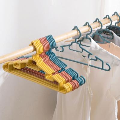 China Hot Sale Eco-friendly High Quality Cheap Price PP Solid Colored Plastic Clothes Hanger for sale