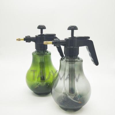 China 1.5L Spray Watering Jar Bottle With Sprayer for sale