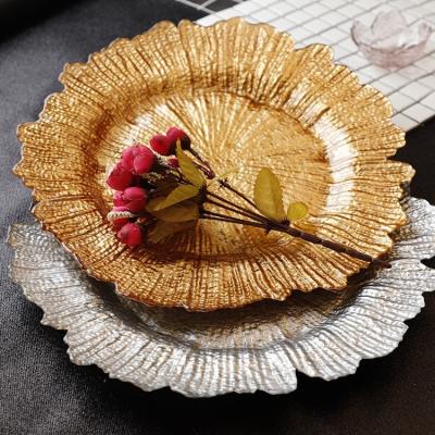 China Sustainable new wedding and restaurant decoration luxury mounted gold charger dishes and silver charger dishes wholesale for sale