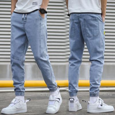 China Anti-wrinkle small foot repair light blue jeans stretch fashion casual harem Jean Pants Men's classic casual pants for sale