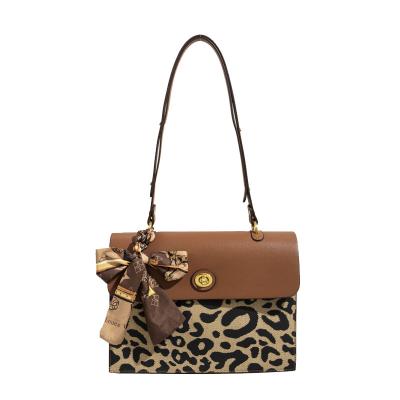 China 2021 new fashion luxury leopard print lady handbag lady messenger bag for sale