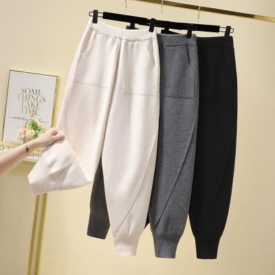 China Anti-wrinkle Women Winter Patchwork Pocket Knit Pants Solid Knitted Loose Design Pants High Waist Shim Slacks Harem Pants for sale