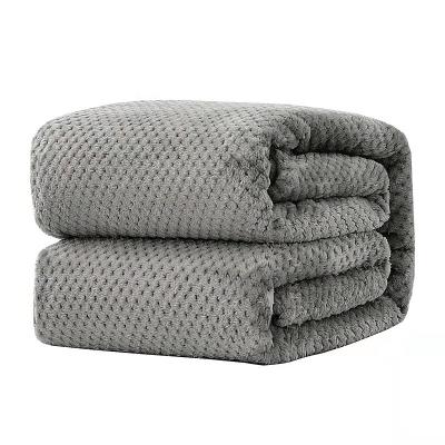 China Flannel Airplane Sofa Use Office Children Blanket Sofa Towel Travel Fleece Super Soft Covering Blanket Mesh Portable Car Travel Cover for sale