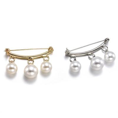 China High Quanlity Styling Pin Brooch Sweater Cardigan Brooches Women Chain Jewelry Charm Luxury Fixed Strap Pearl Accessories Fashion Clip for sale